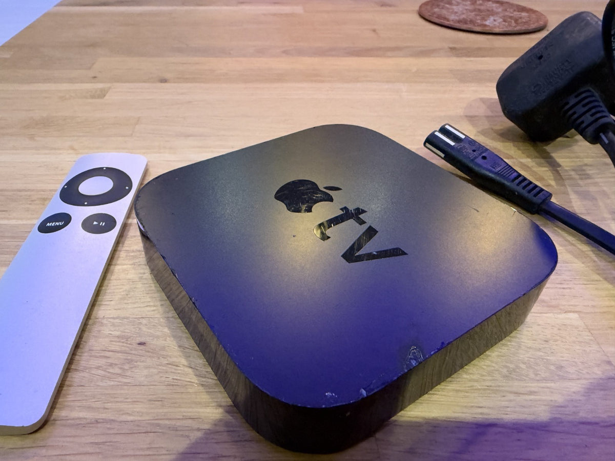Apple TV 3rd generation with remote, hdmi and power